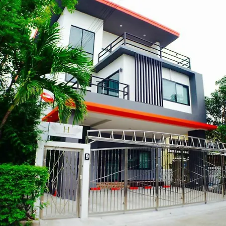 4 Bedroom House At Skytrain